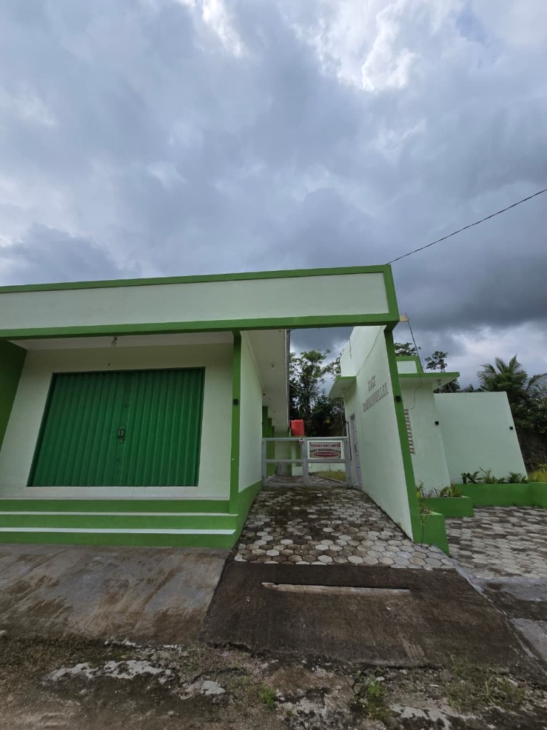 Kamar dengan lemari cermin